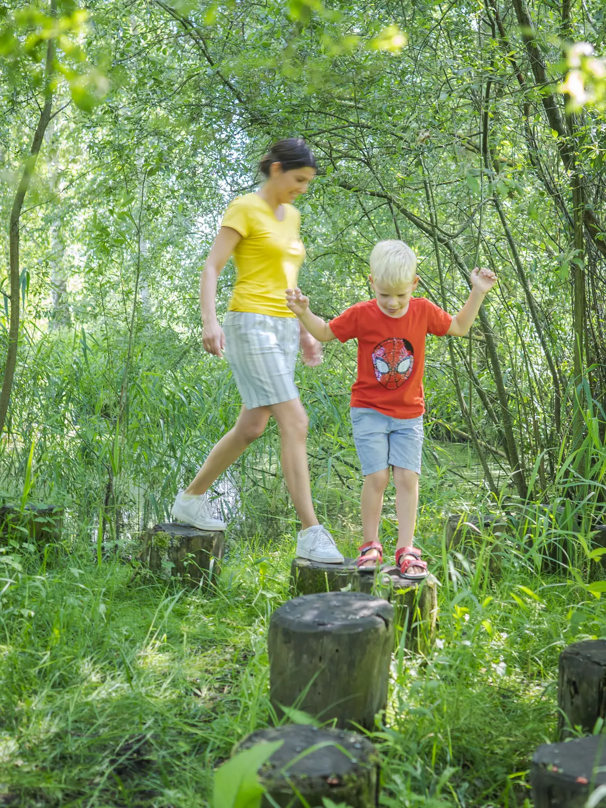 mutter-und-sohn-auf-den-stepstones